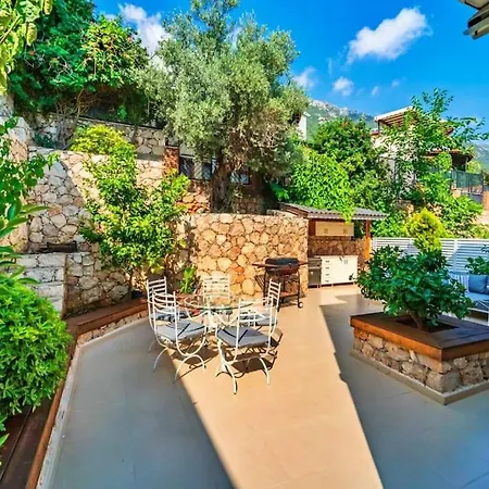 Deniz Manzarali Lara Lueks Villa
